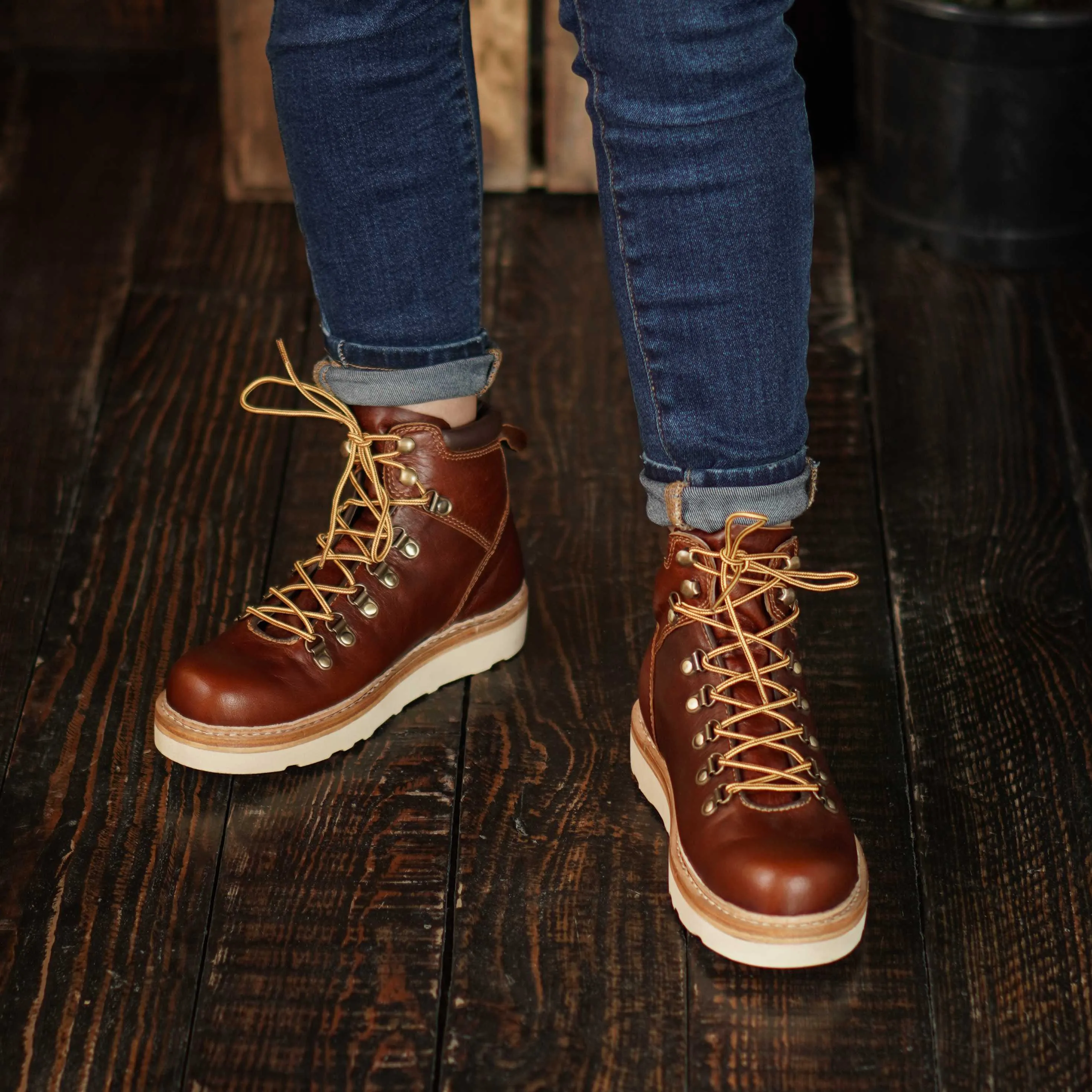 Women Trail Leather boots (Saddle Tan) Goodyear Welted