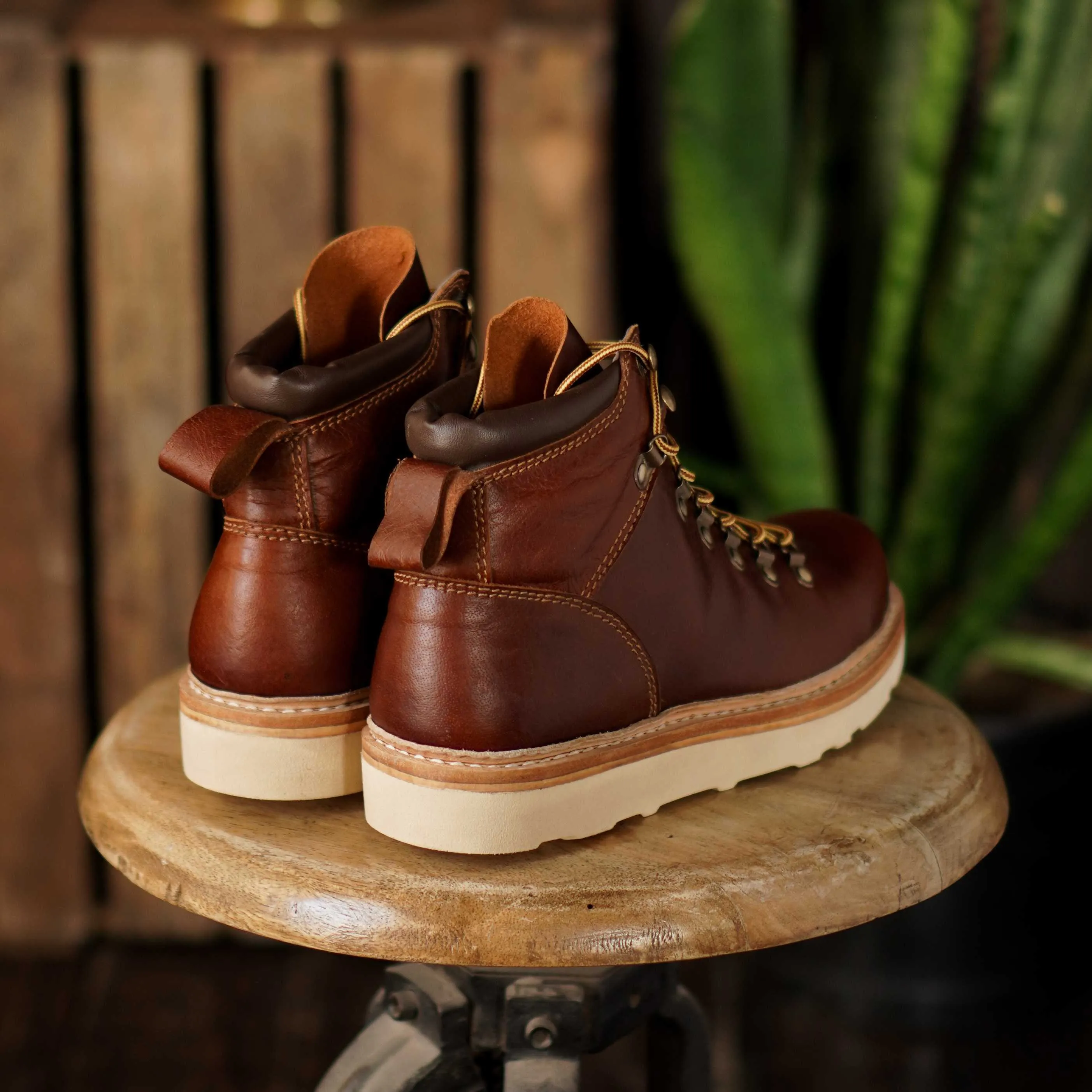 Women Trail Leather boots (Saddle Tan) Goodyear Welted