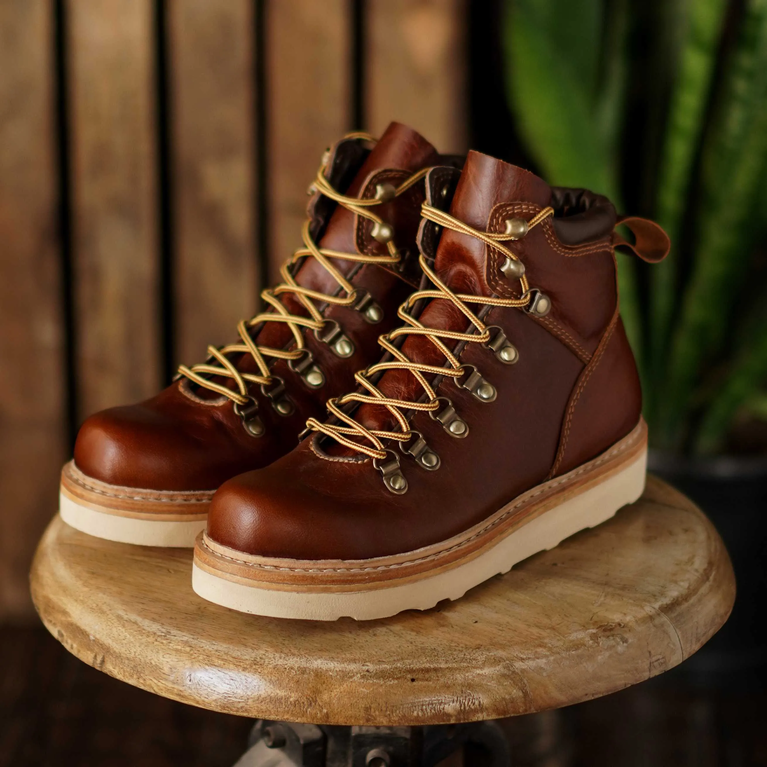 Women Trail Leather boots (Saddle Tan) Goodyear Welted