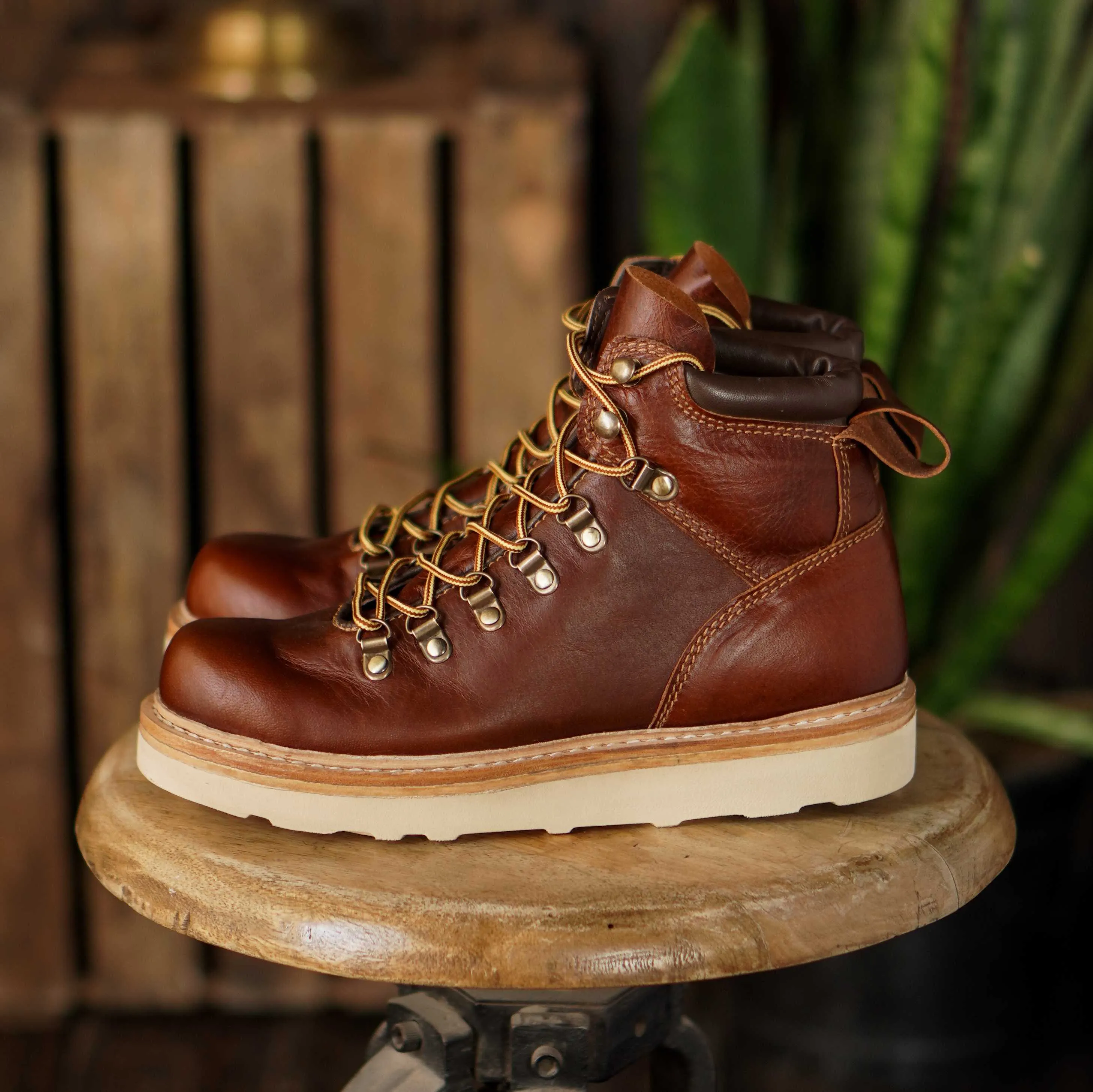 Women Trail Leather boots (Saddle Tan) Goodyear Welted