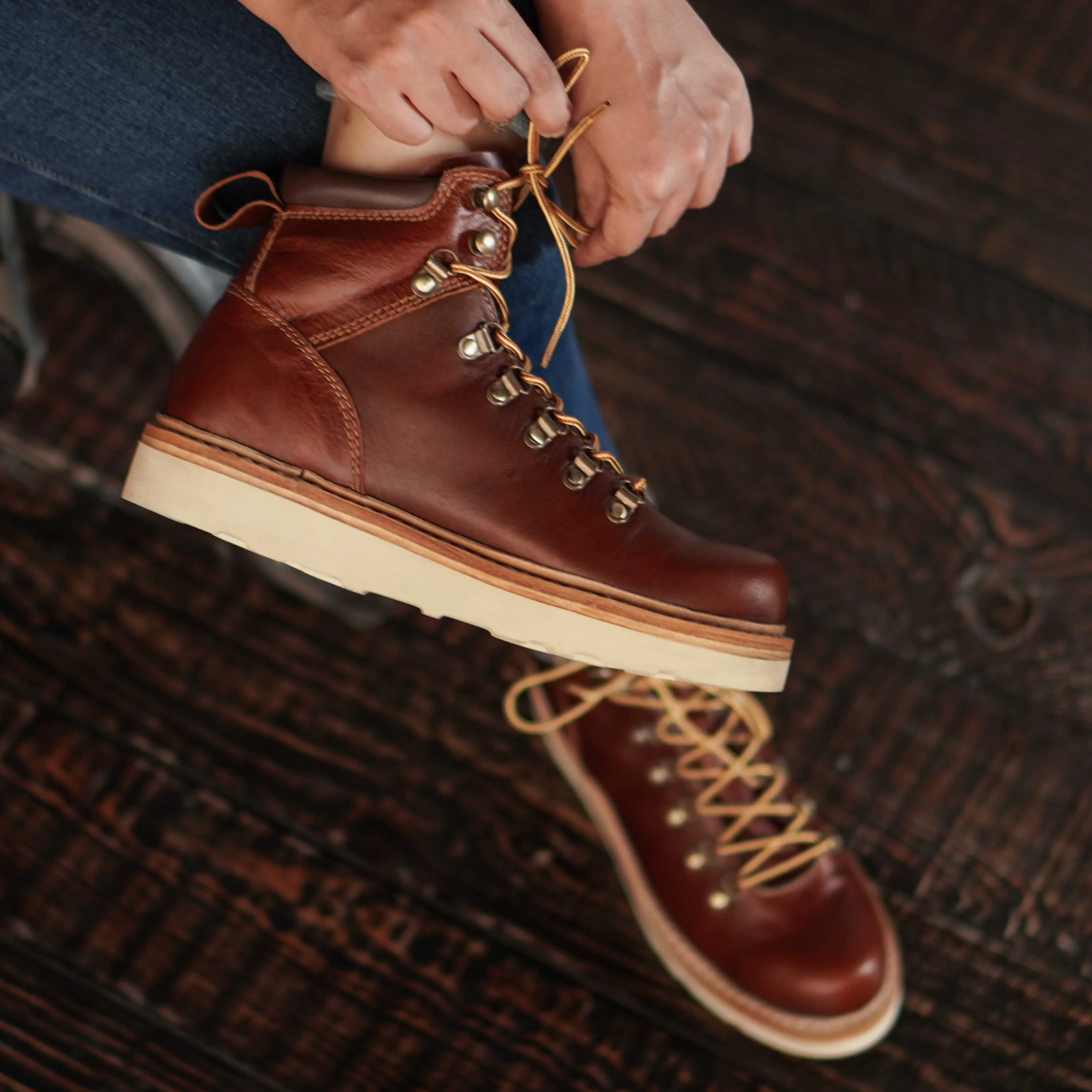 Women Trail Leather boots (Saddle Tan) Goodyear Welted
