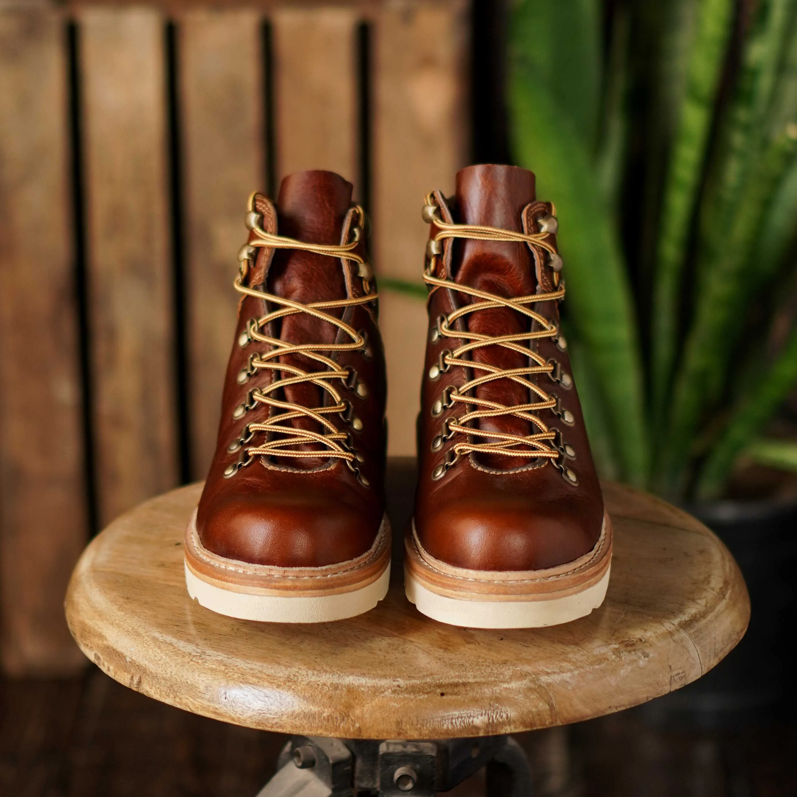 Women Trail Leather boots (Saddle Tan) Goodyear Welted